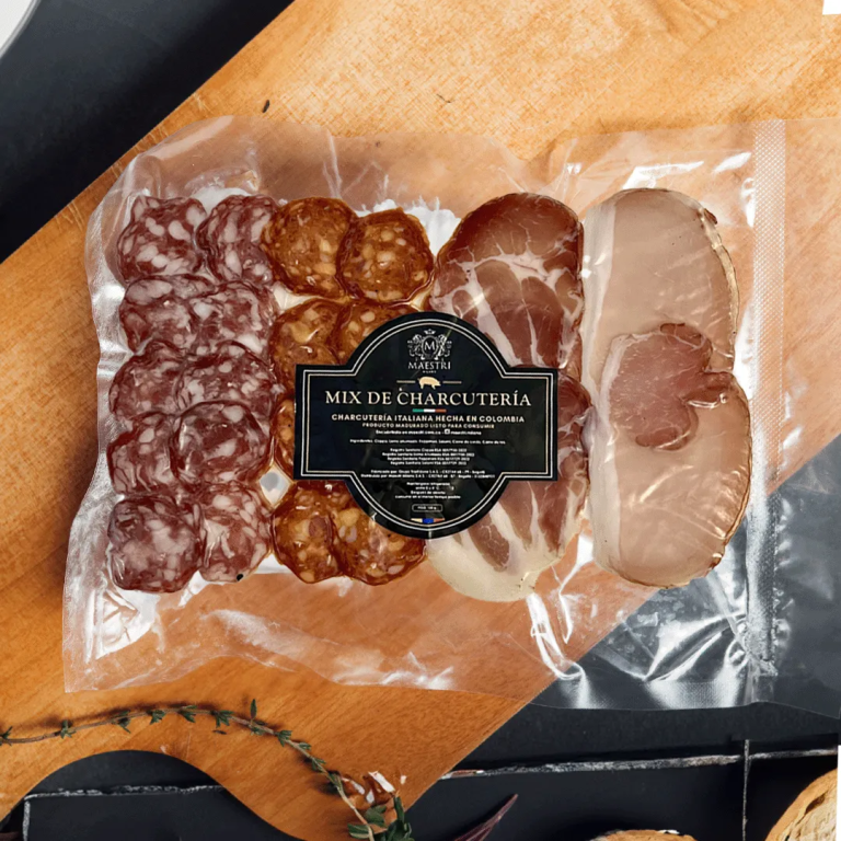 Selección de charcutería y quesos italianos